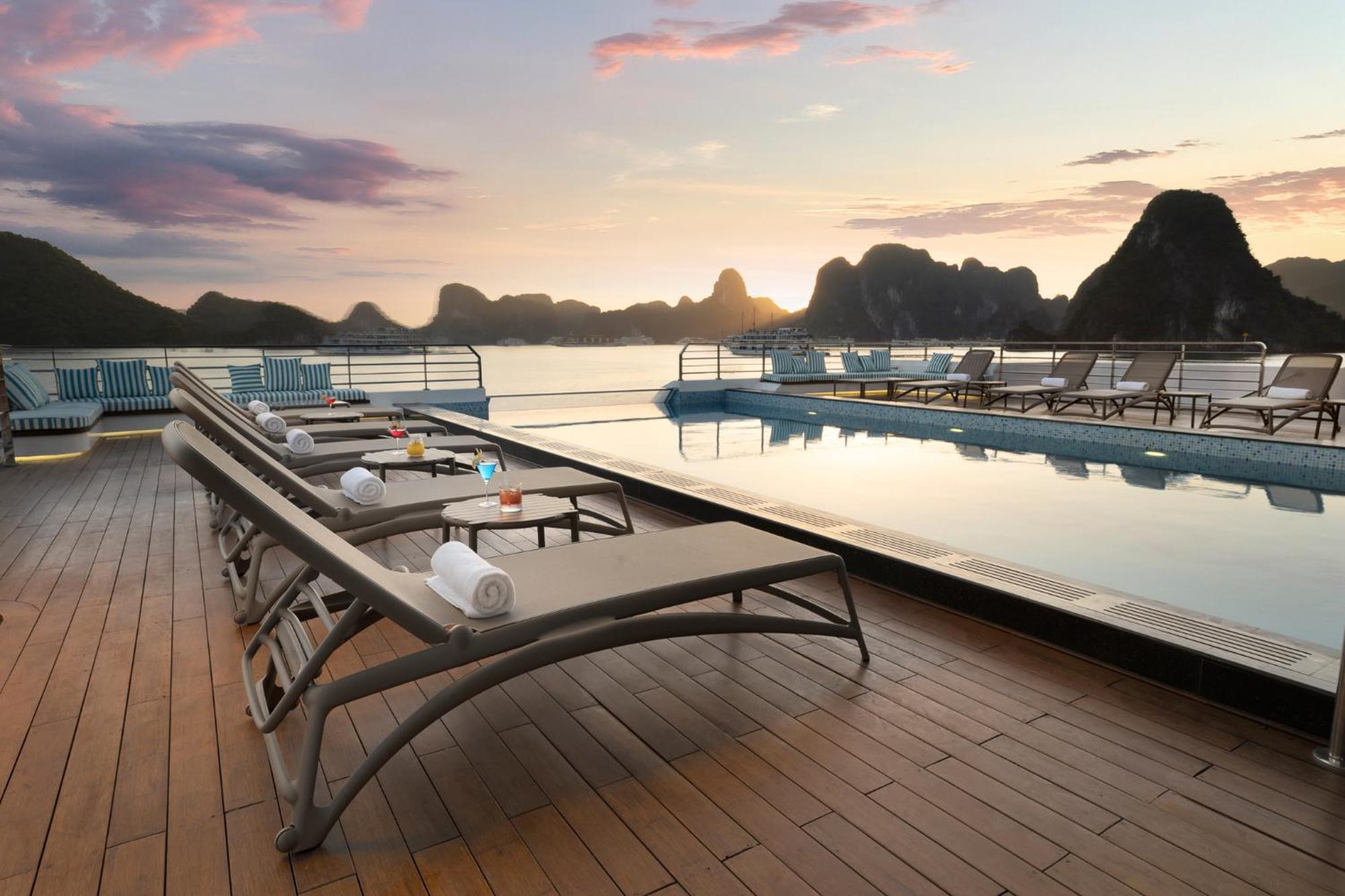 Grand Pioneers Halong Bay Cruise 2 Hotel Ха Лонг Екстериор снимка