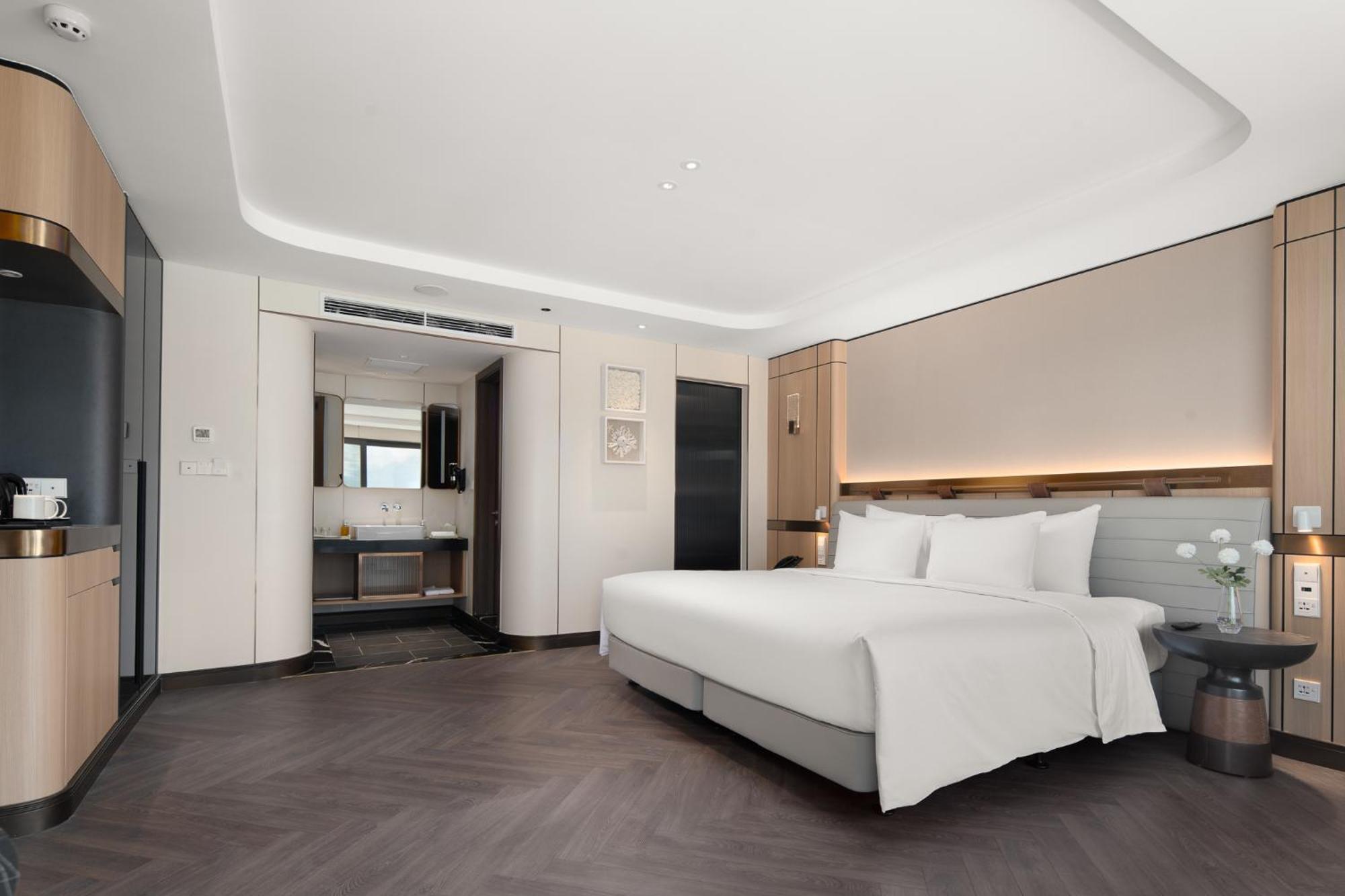 Grand Pioneers Halong Bay Cruise 2 Hotel Ха Лонг Екстериор снимка