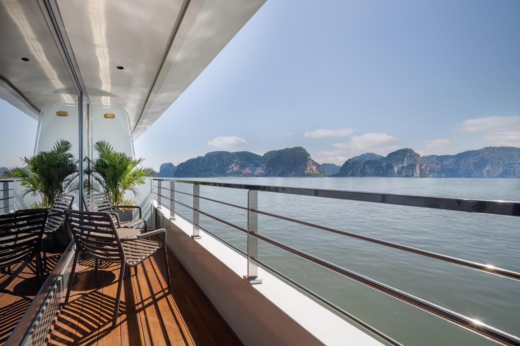 Grand Pioneers Halong Bay Cruise 2 Hotel Ха Лонг Екстериор снимка