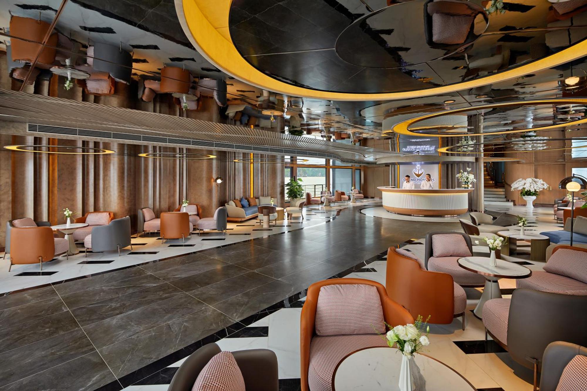 Grand Pioneers Halong Bay Cruise 2 Hotel Ха Лонг Екстериор снимка
