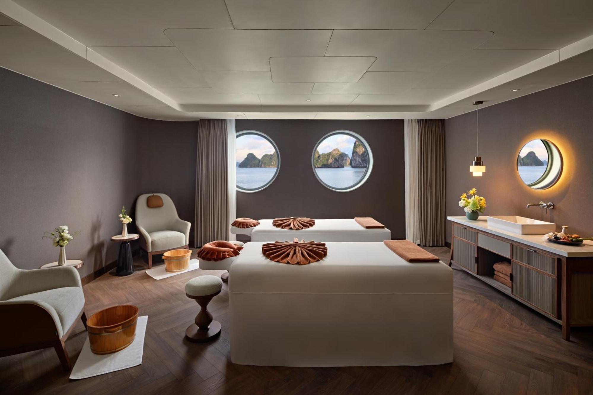 Grand Pioneers Halong Bay Cruise 2 Hotel Ха Лонг Екстериор снимка